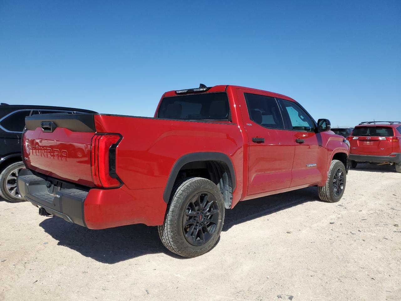 Изображение 3 2022 TOYOTA TUNDRA CREWMAX SR 2022 с VIN 5TFLA5DB3NX002388