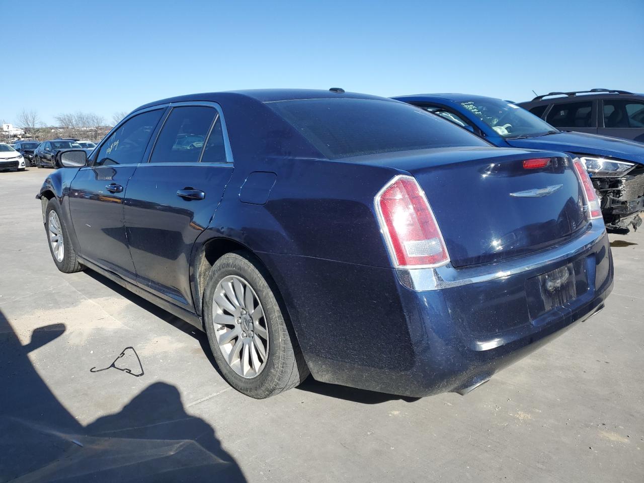 Изображение 2 2013 CHRYSLER 300  2013 с VIN 2C3CCAAG9DH611981