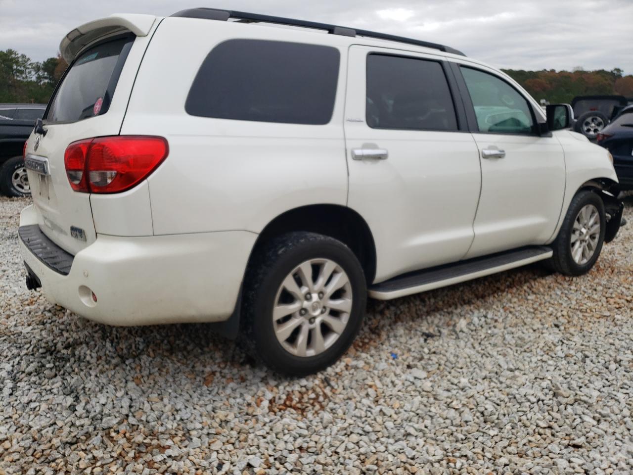 Image 3 of 2010 TOYOTA SEQUOIA PLATINUM 2010 with VIN 5TDYY5G1XAS028832