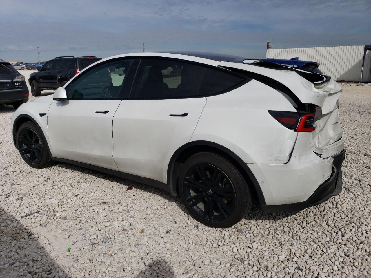 Изображение 2 2021 TESLA MODEL Y  2021 с VIN 5YJYGDEE0MF071202