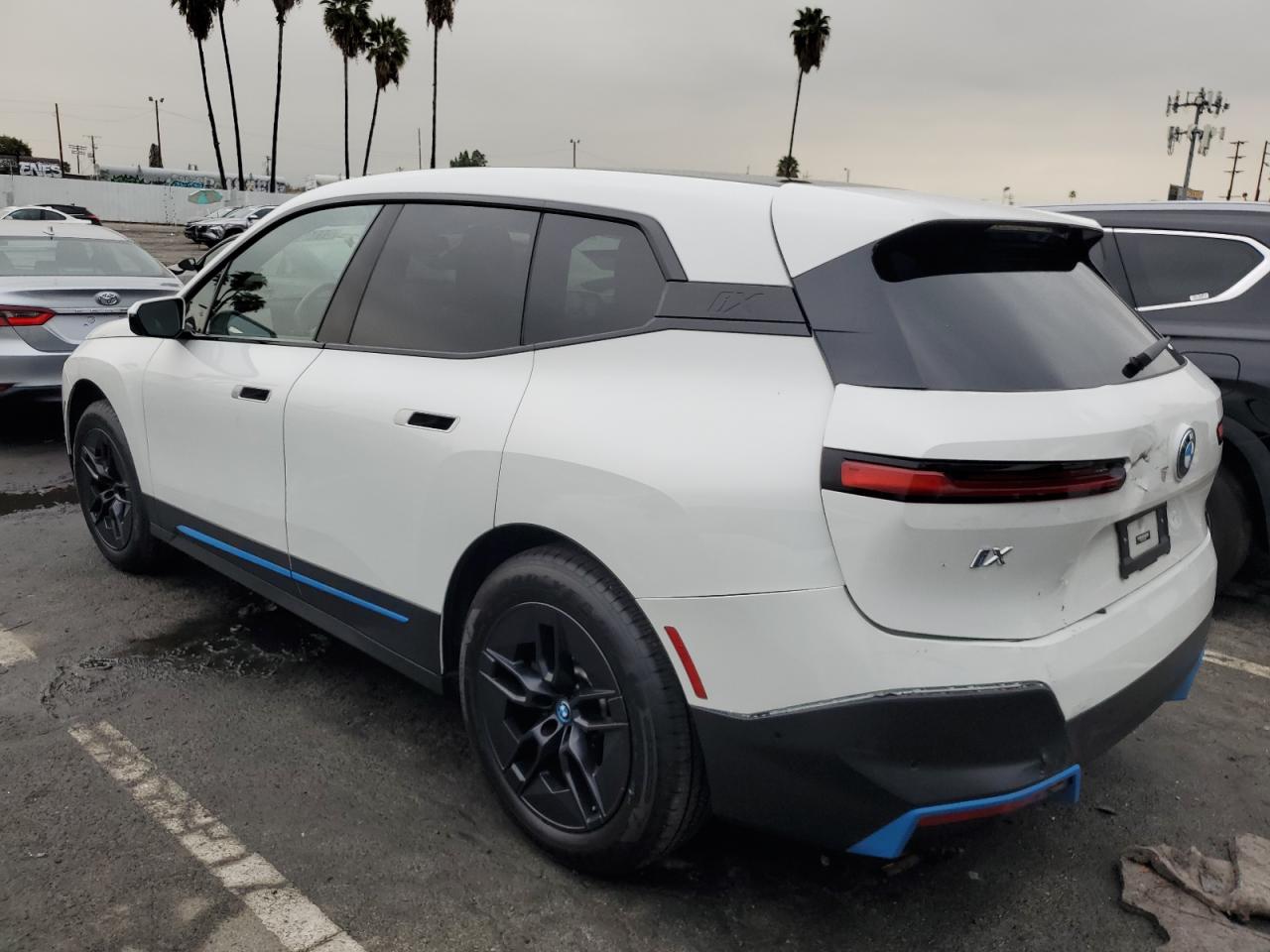 Image 2 of 2024 BMW IX XDRIVE50 2024 with VIN WB523CF0XRCN55554