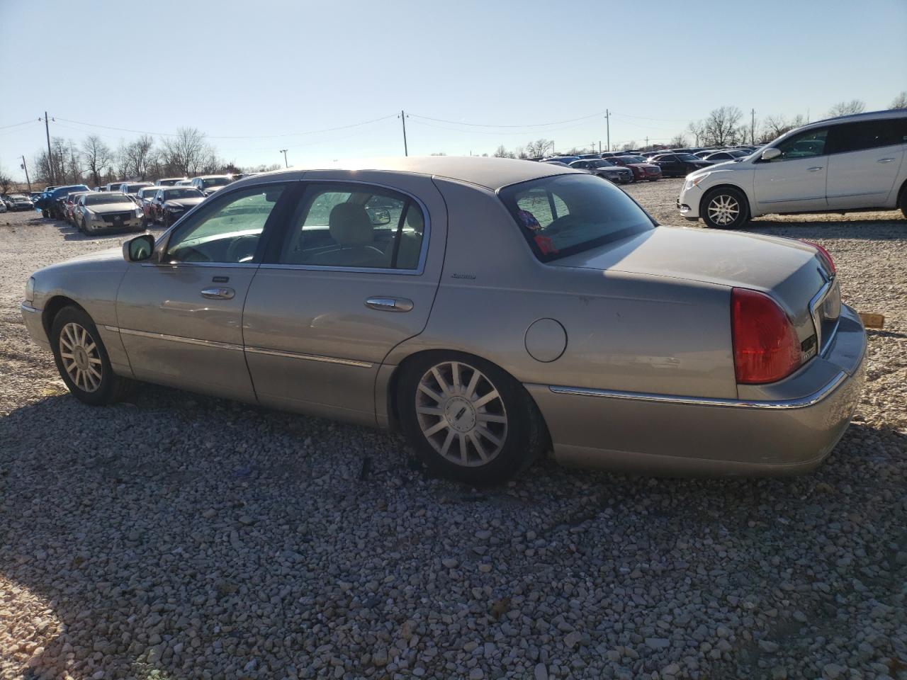 Изображение 2 2007 LINCOLN TOWN CAR SIGNATURE 2007 с VIN 1LNHM81V97Y625567