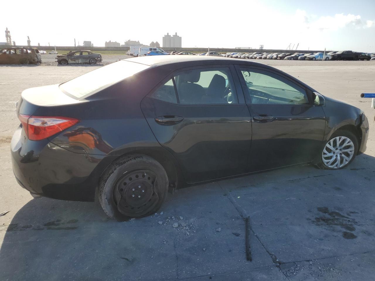 Obraz 3 z 2018 TOYOTA COROLLA L 2018 z VIN 5YFBURHE9JP759142