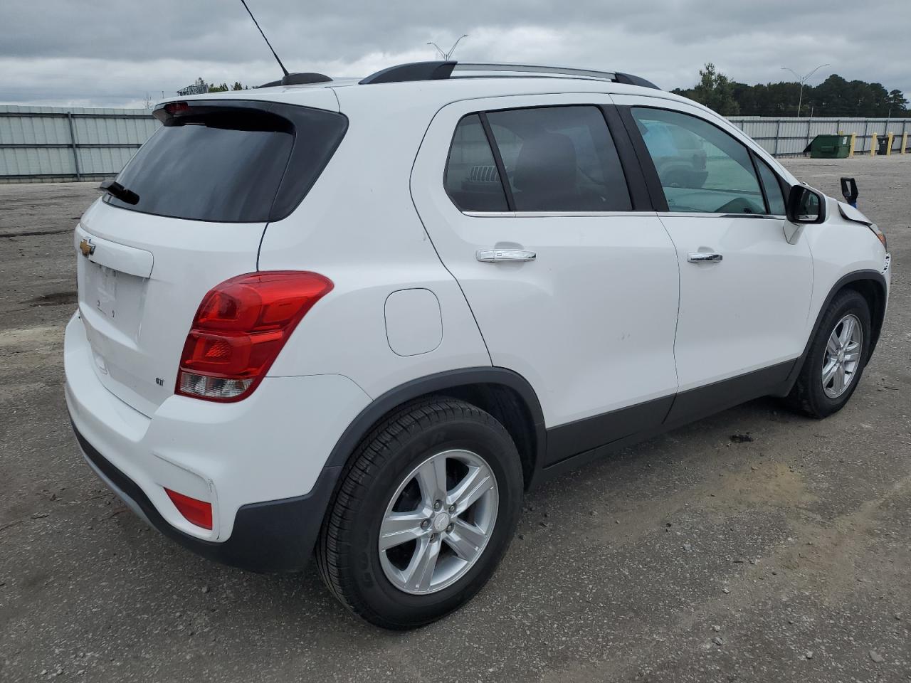 Image 3 of 2017 CHEVROLET TRAX 1LT 2017 with VIN 3GNCJLSB7HL263859