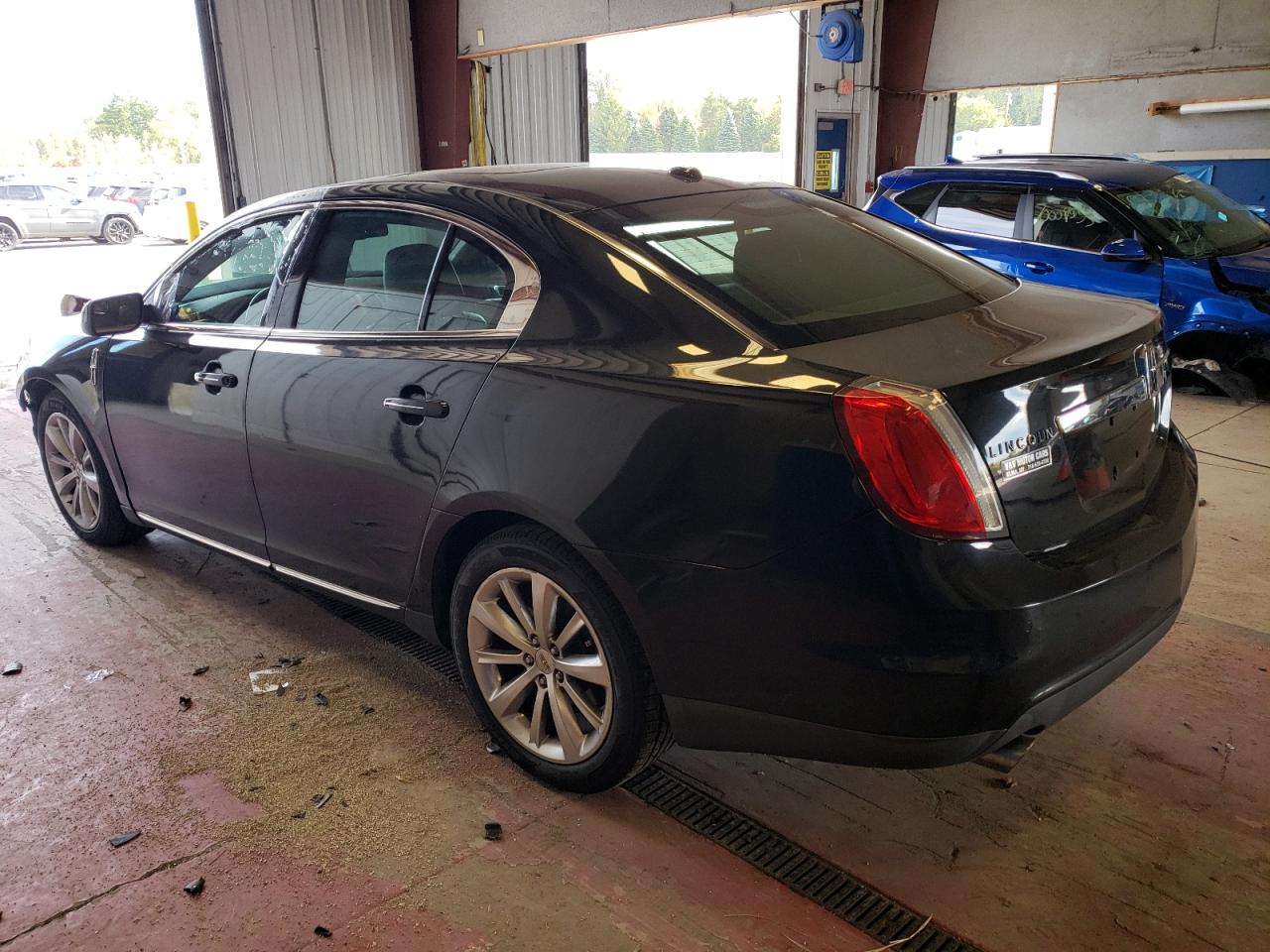 Obraz 2 z 2010 LINCOLN MKS  2010 z VIN 1LNHL9FT9AG614808