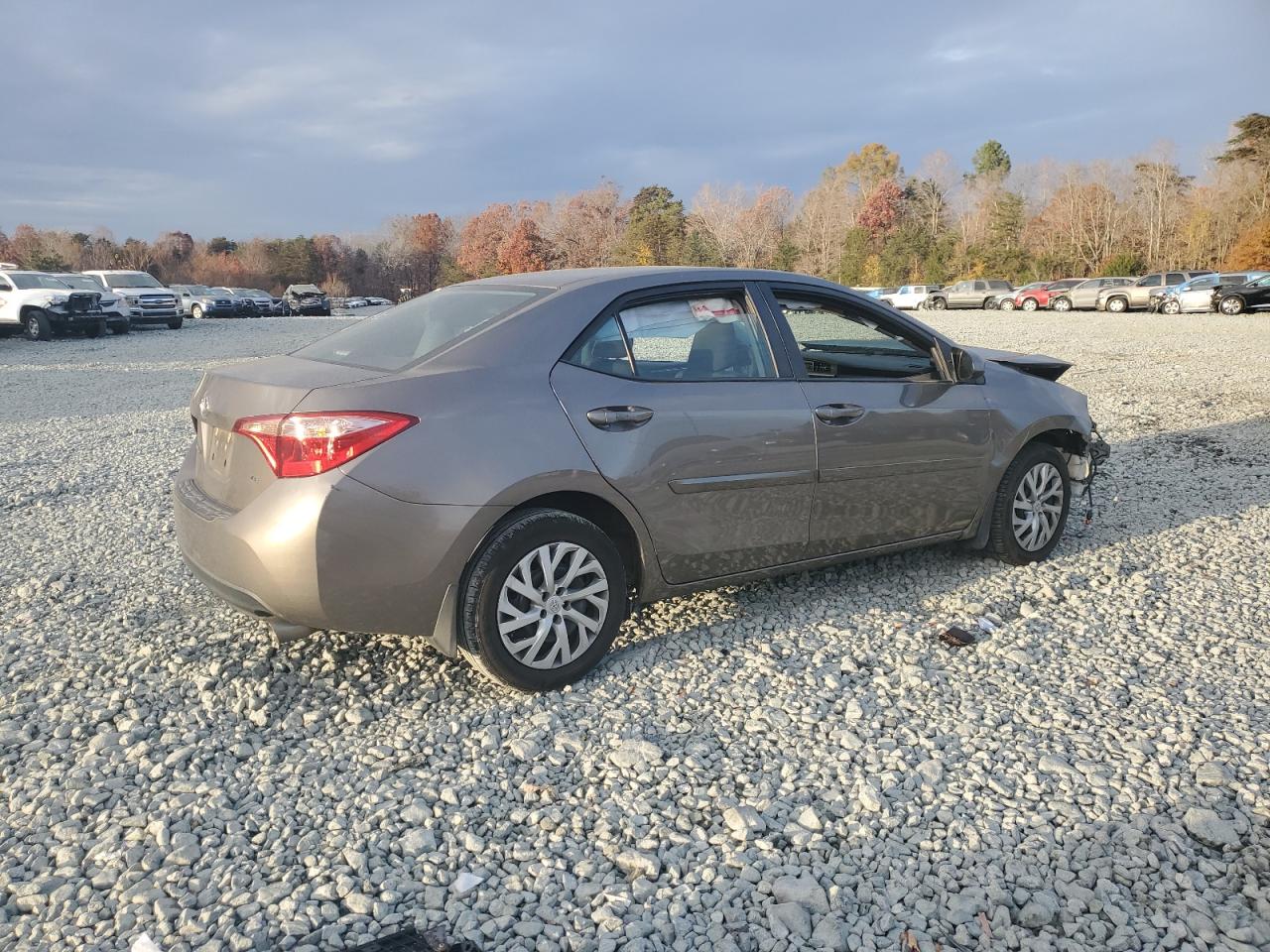 Image 3 of 2018 TOYOTA COROLLA L 2018 with VIN 2T1BURHE1JC032061