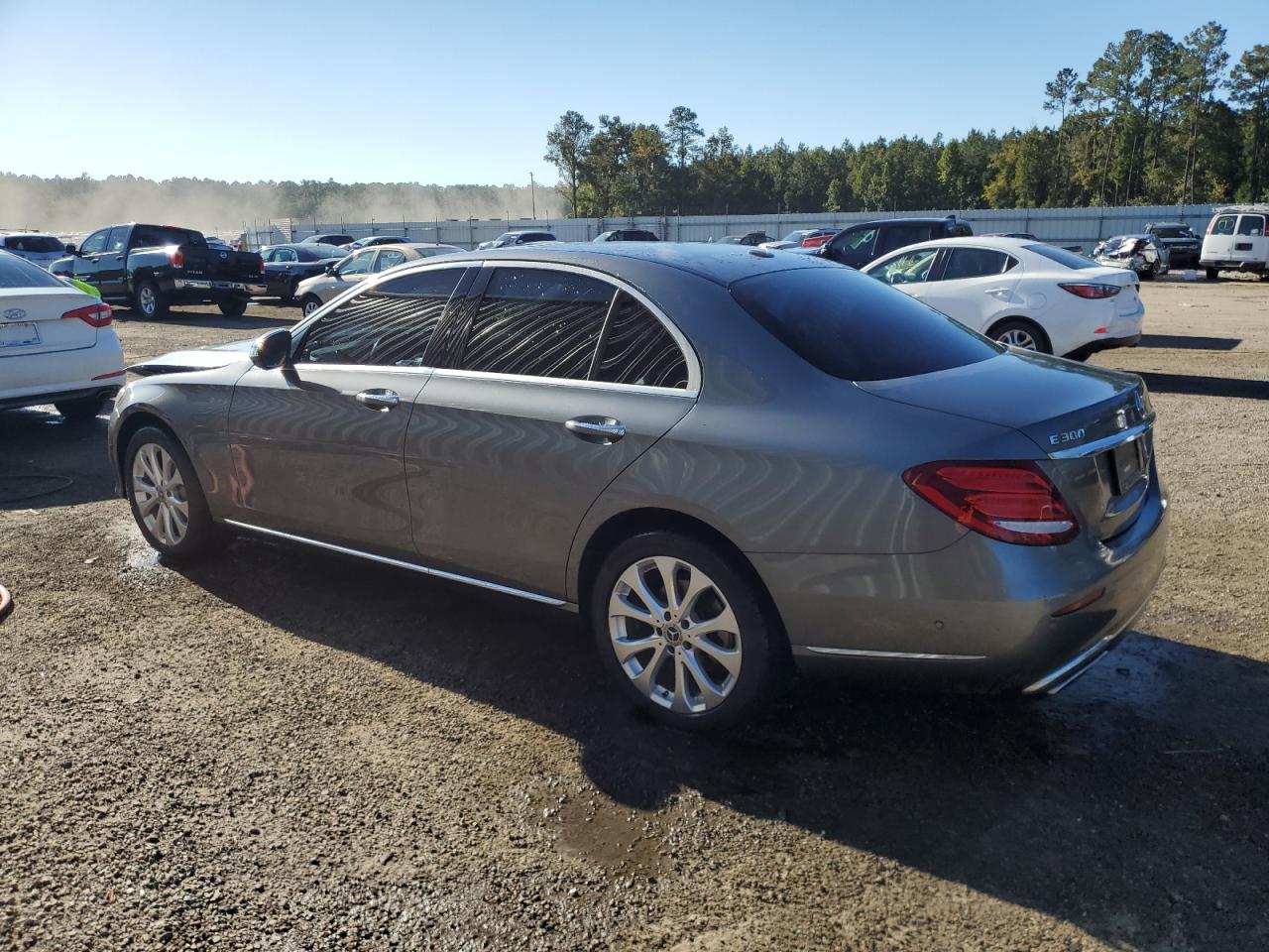 Obraz 2 z 2017 MERCEDES-BENZ E 300 2017 z VIN WDDZF4JB2HA231863
