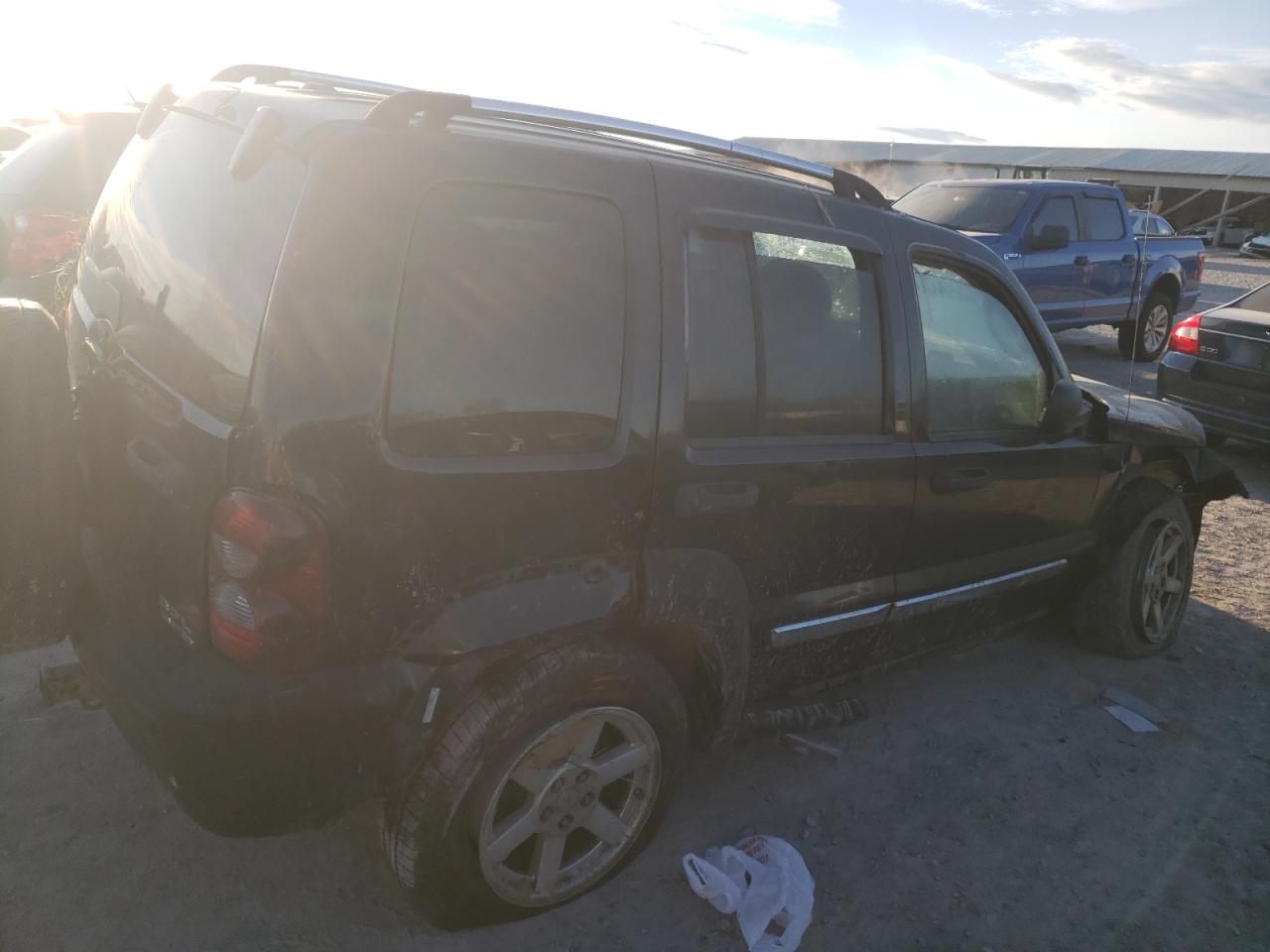 Image 3 of 2007 JEEP LIBERTY LIMITED 2007 with VIN 1J4GL58K67W506118