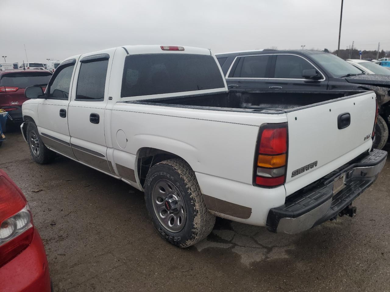Image 2 of 2005 GMC NEW SIERRA C1500 2005 with VIN 2GTEC13T751294856