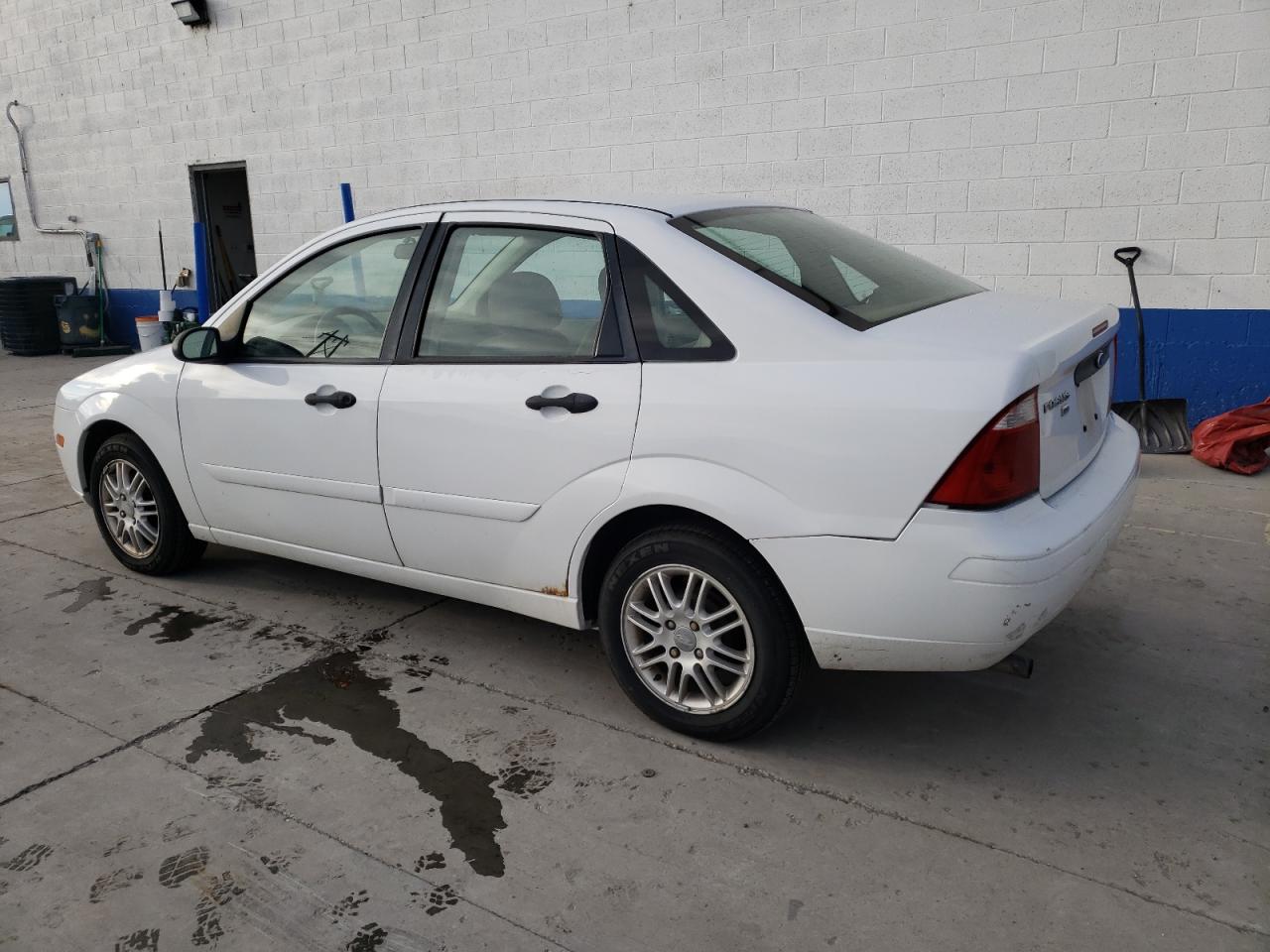 Obraz 2 z 2007 FORD FOCUS ZX4 2007 z VIN 1FAFP34N47W127750