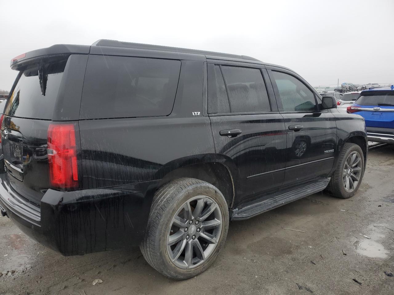 Image 3 of Chevrolet Tahoe K1500 Ltz 2016 with VIN 1GNSKCKC8GR106320