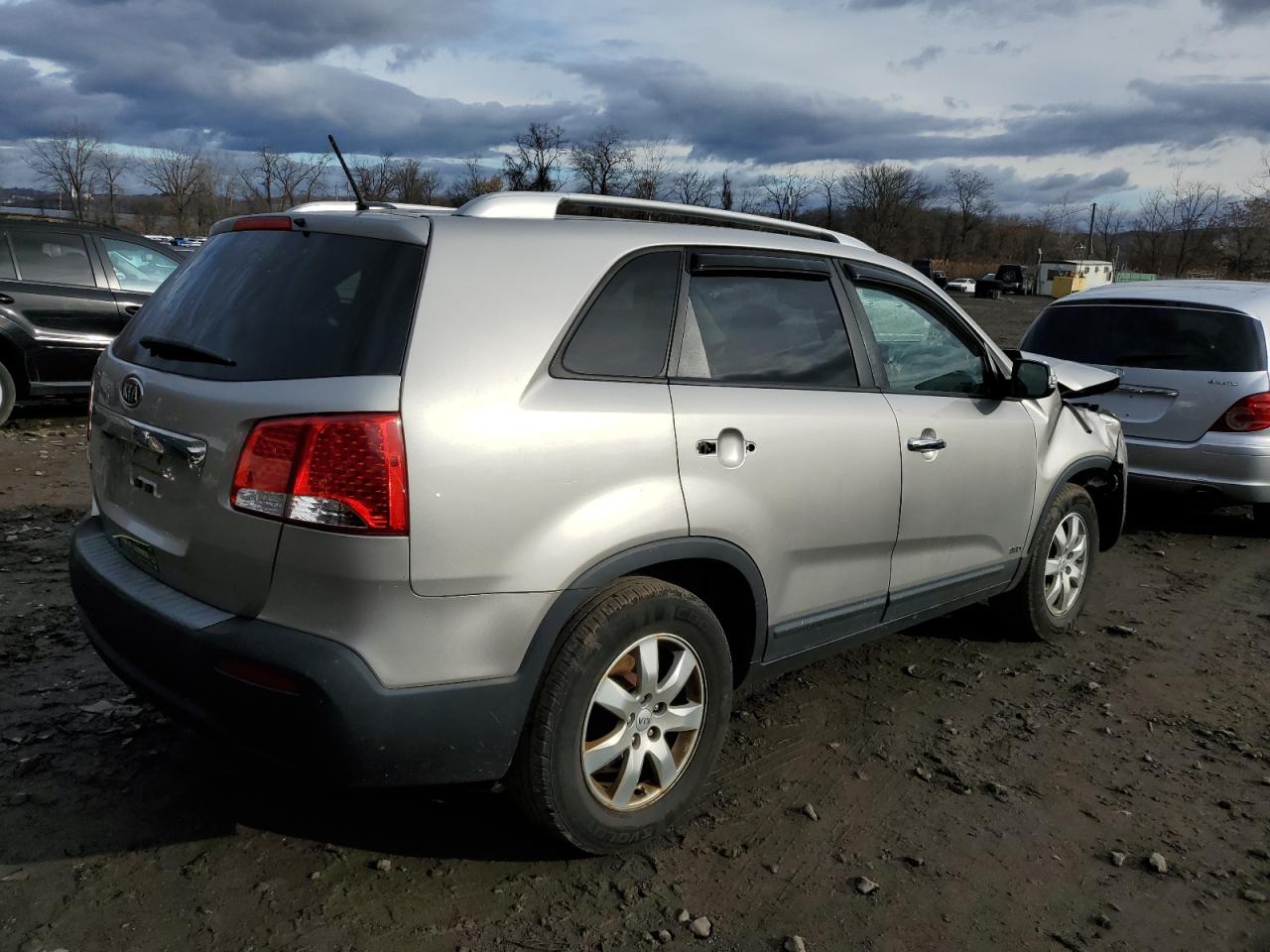 Image 3 of 2013 KIA SORENTO LX 2013 with VIN 5XYKTDA29DG351853