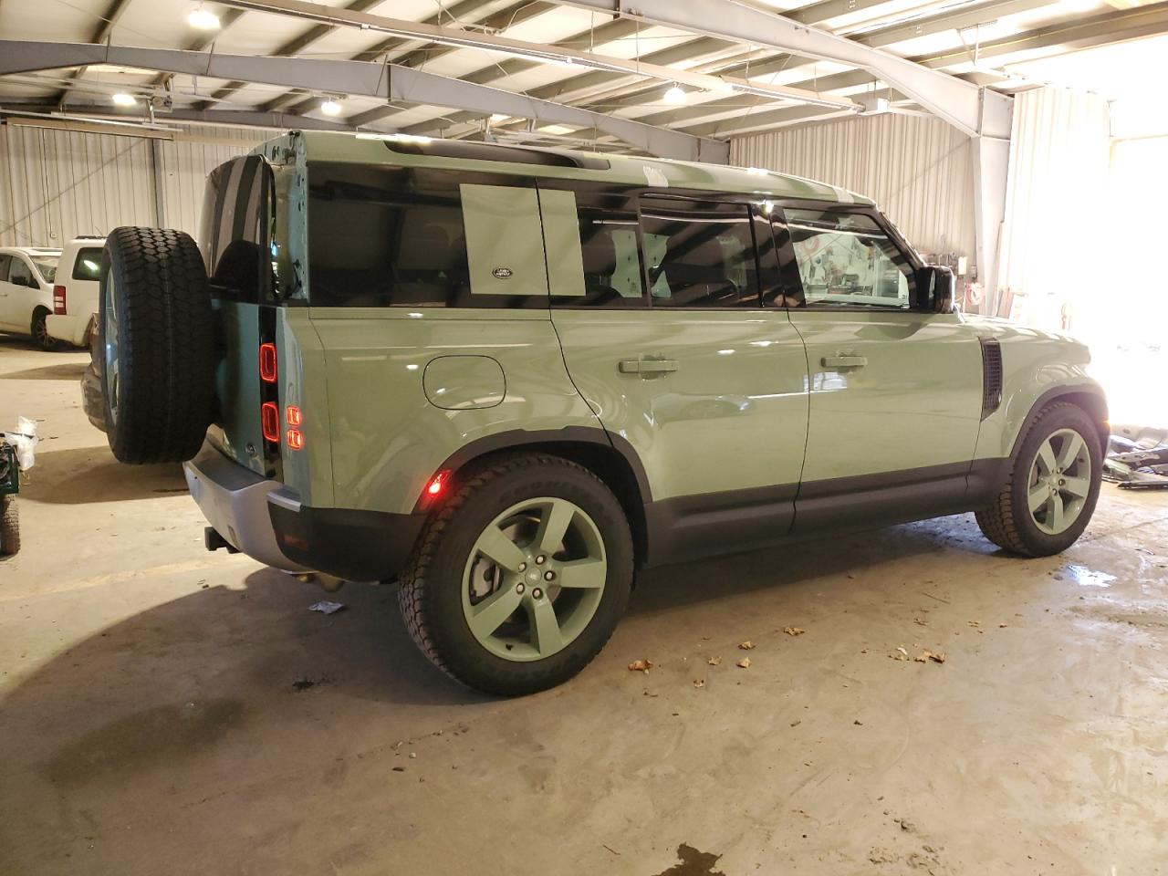 Obraz 3 z 2023 LAND ROVER DEFENDER 110 75TH LTD EDITION 2023 z VIN SALEW7EUXP2172083