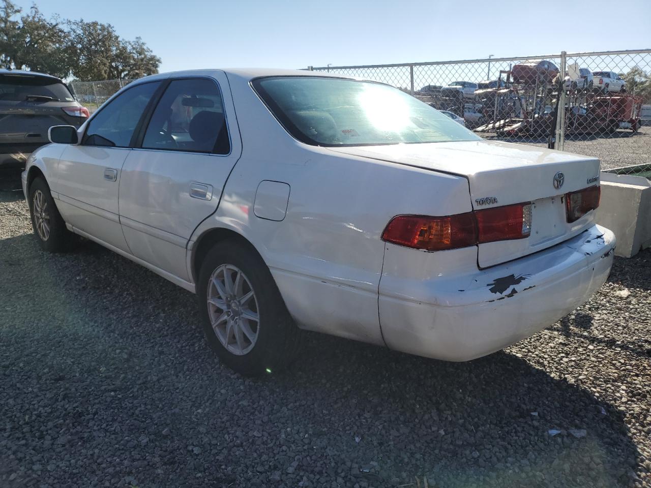 Image 2 of 2000 TOYOTA CAMRY CE 2000 with VIN 4T1BG22K5YU984700