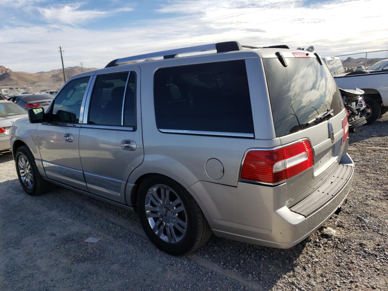 Image 2 of 2007 LINCOLN NAVIGATOR  2007 with VIN 5LMFU285X7LJ12798