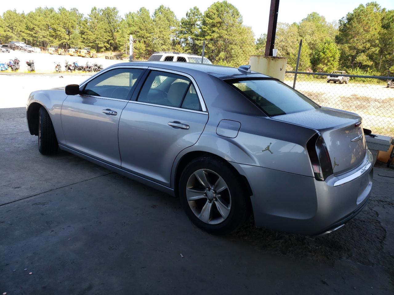 Изображение 2 2015 CHRYSLER 300 LIMITED 2015 с VIN 2C3CCAAG1FH920749