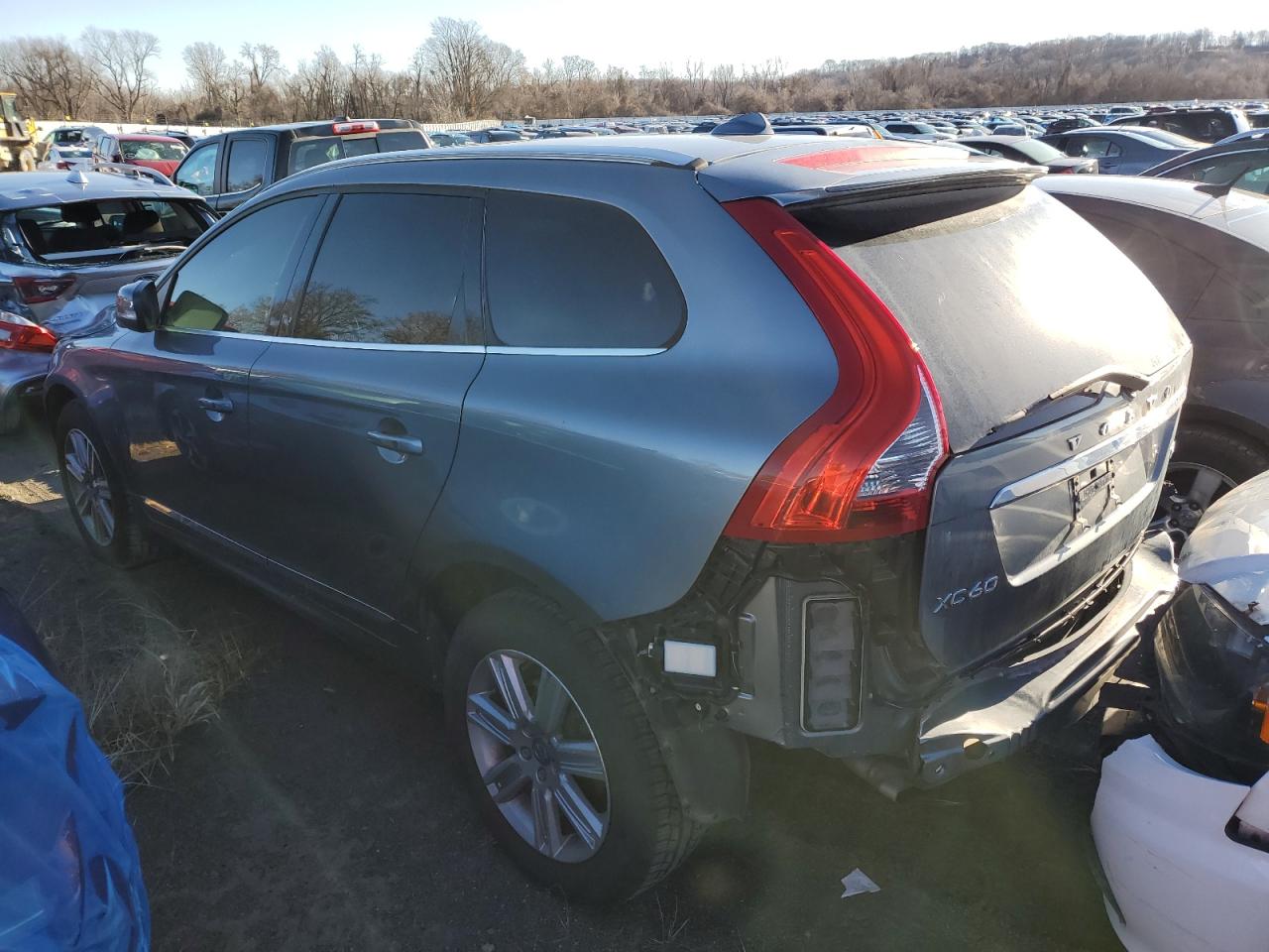 Image 2 of 2017 VOLVO XC60 T5 INSCRIPTION 2017 with VIN YV440MDU2H2120207