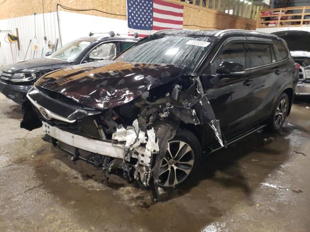 Image 1 of 2022 TOYOTA HIGHLANDER XLE 2022 with VIN 5TDGZRBH8NS186581