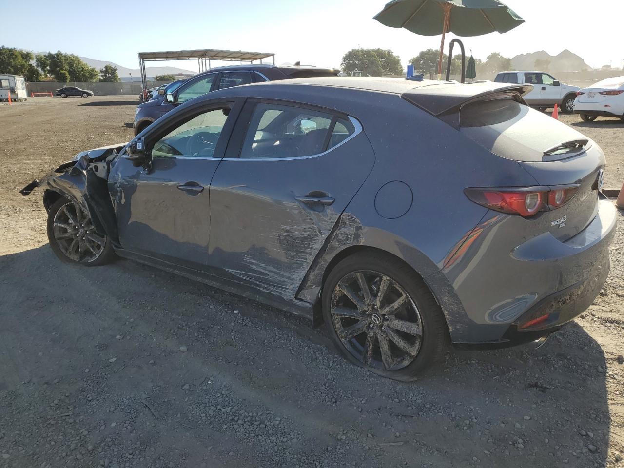 Image 2 of 2023 MAZDA 3 PREMIUM PLUS 2023 with VIN JM1BPBNY2P1621596