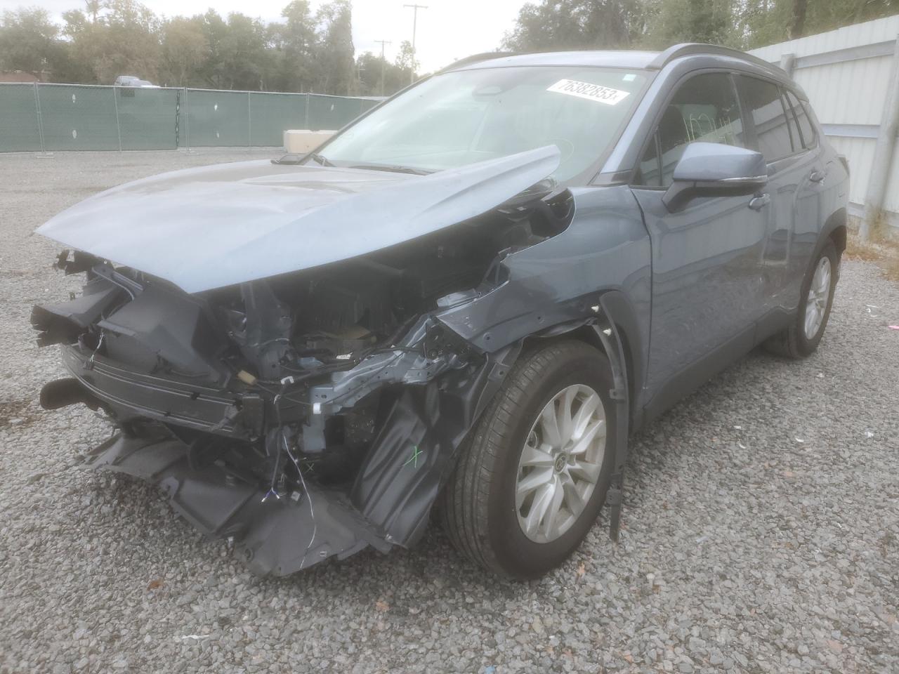 Obraz 1 z 2023 TOYOTA COROLLA CROSS LE 2023 z VIN 7MUCAAAG7PV041038