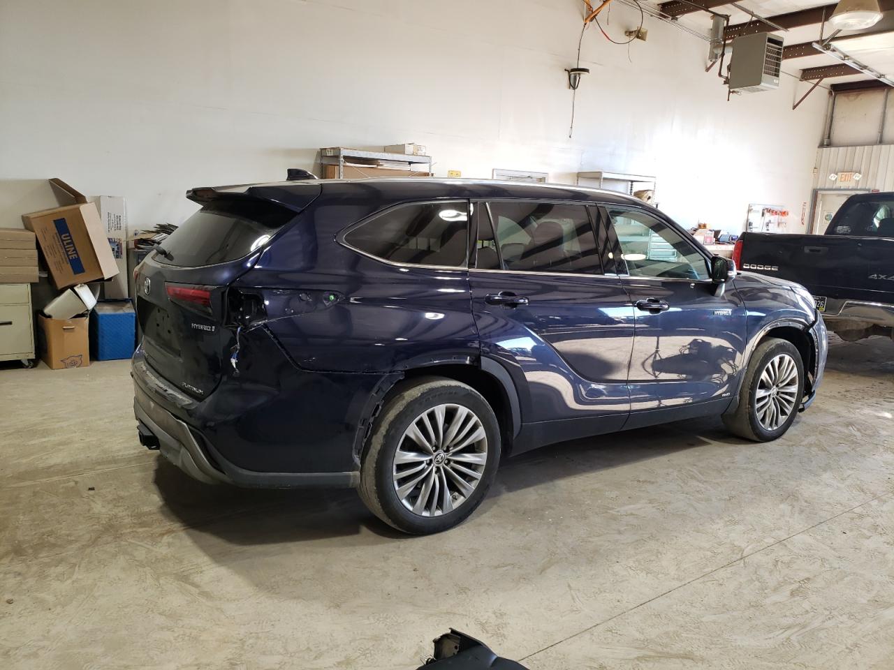Obraz 3 z 2021 TOYOTA HIGHLANDER HYBRID PLATINUM 2021 z VIN 5TDEBRCHXMS069593