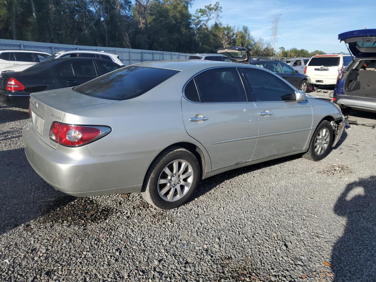 Image 3 of 2004 LEXUS ES 330 2004 with VIN JTHBA30G945003247