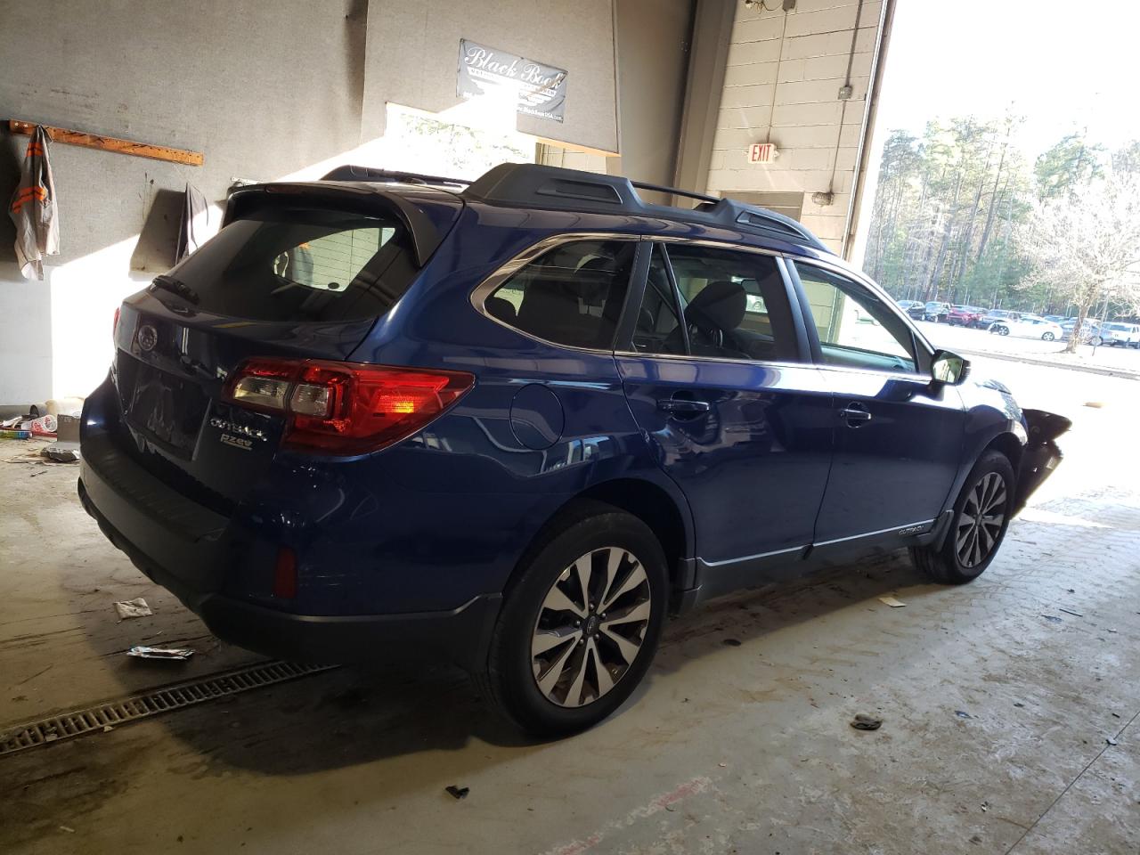 Obraz 3 z 2015 SUBARU OUTBACK 2.5I LIMITED 2015 z VIN 4S4BSALC2F3240474