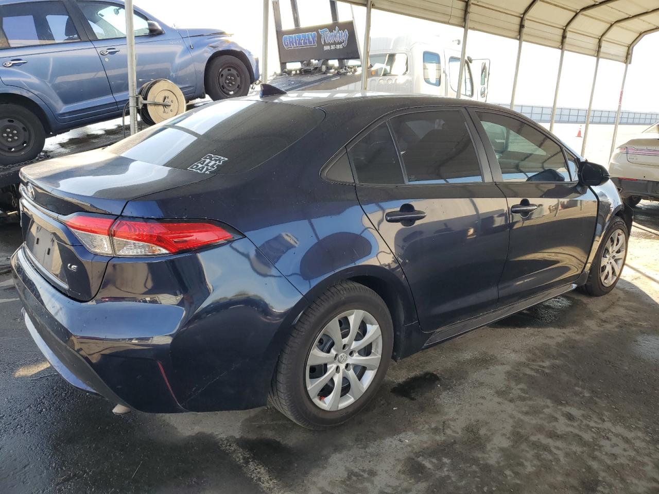 Image 3 of 2020 TOYOTA COROLLA LE 2020 with VIN 5YFEPRAE1LP087711