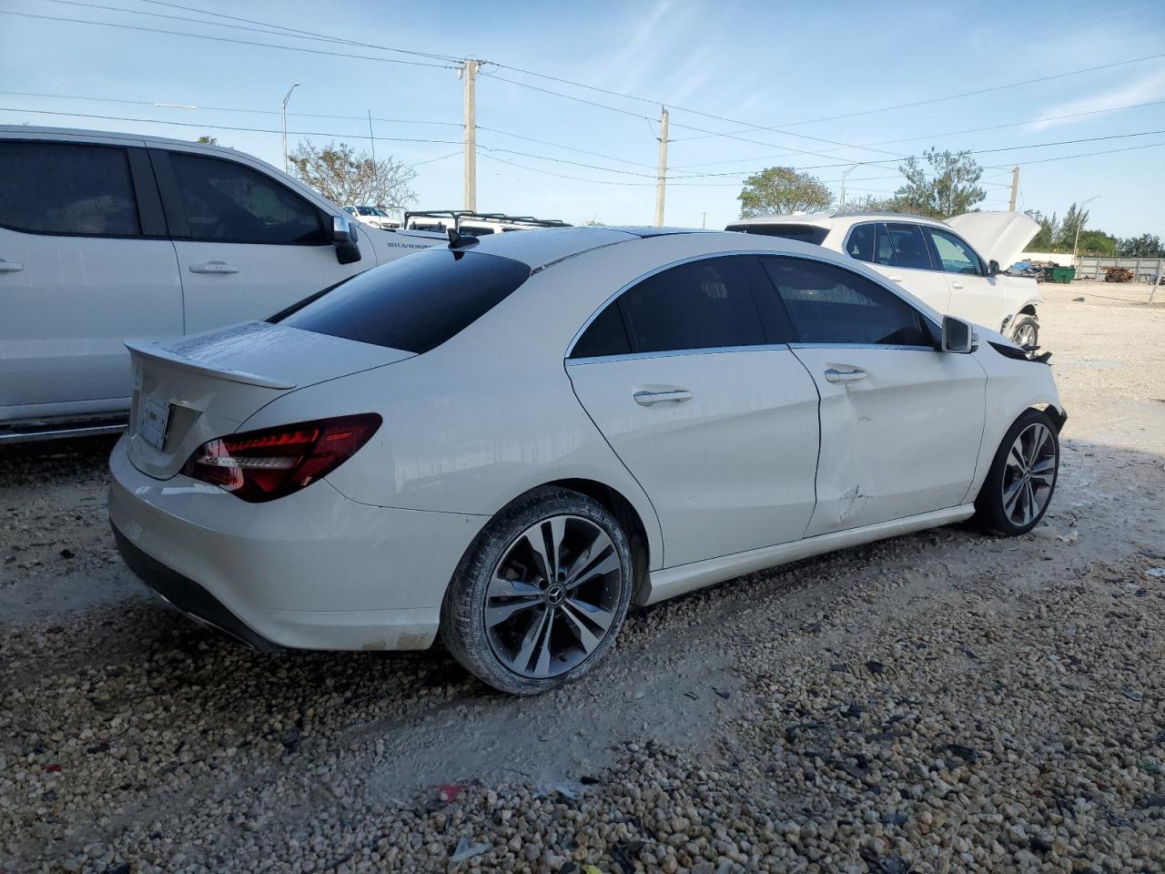 Image 3 of 2019 MERCEDES-BENZ CLA 250 2019 with VIN WDDSJ4EB2KN759672