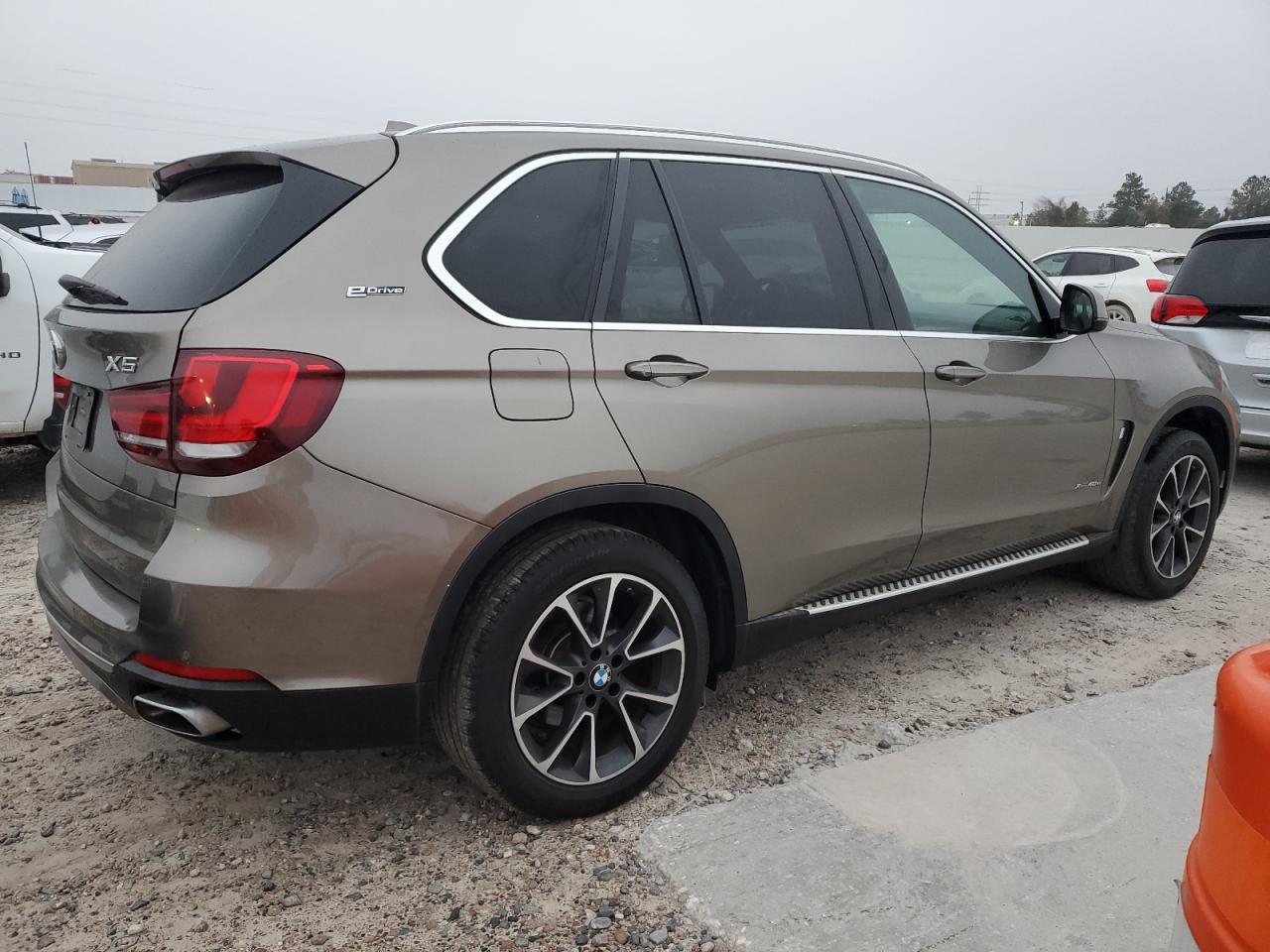Obraz 3 z 2017 BMW X5 XDR40E 2017 z VIN 5UXKT0C3XH0S81689
