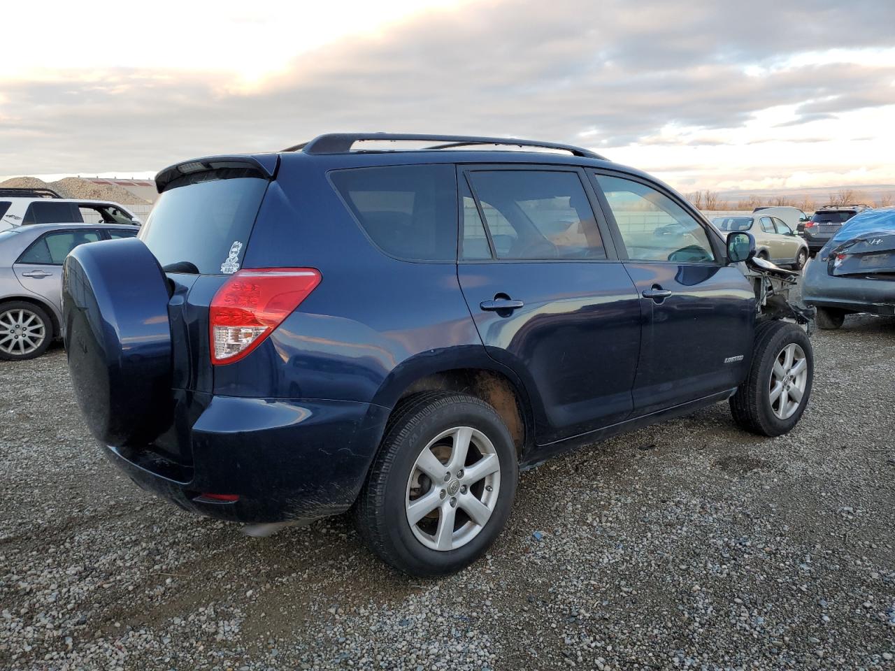 Image 3 of 2007 TOYOTA RAV4 LIMITED 2007 with VIN JTMZD31V275040682