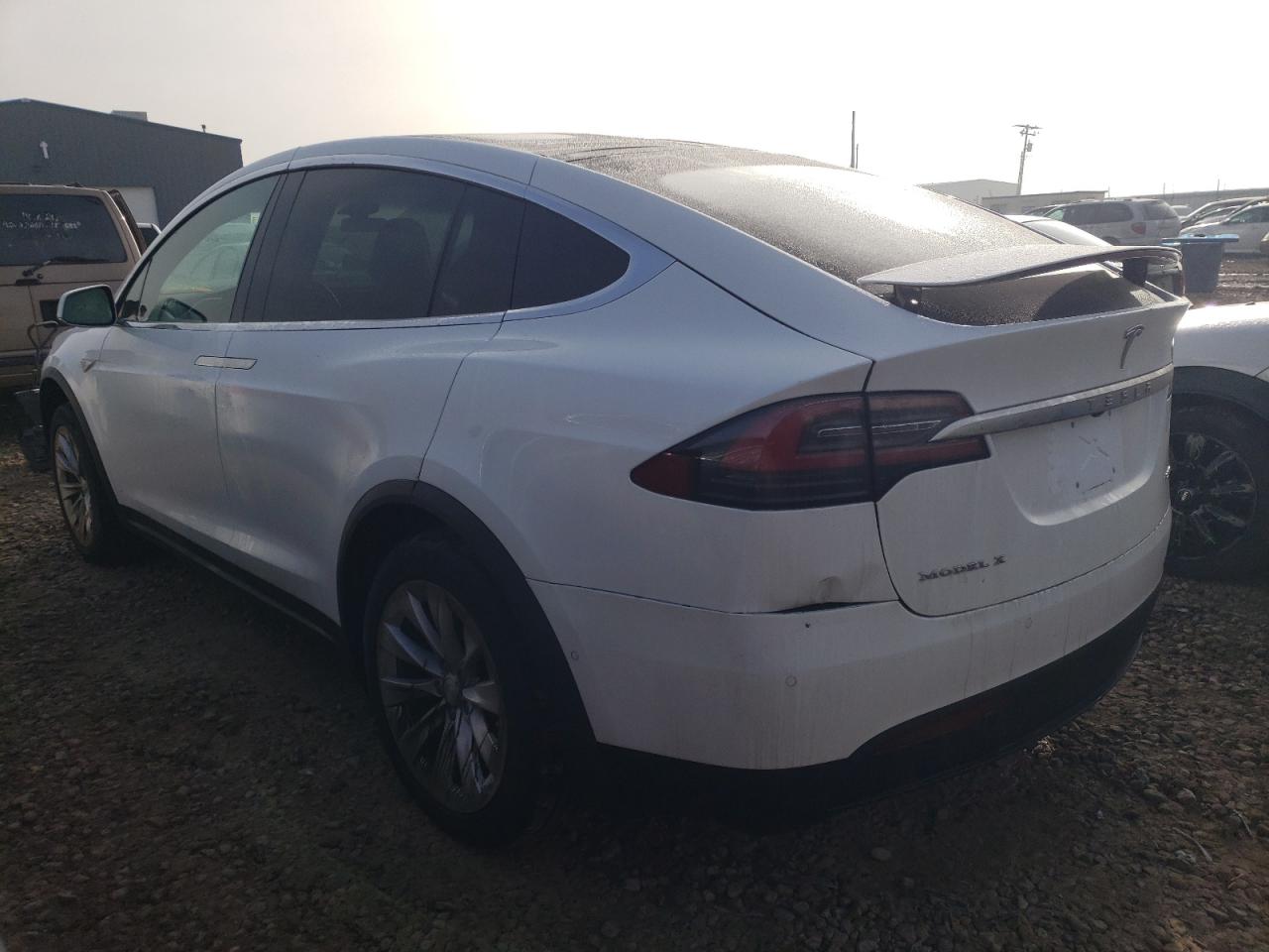 Изображение 2 Tesla Model X 2016 с VIN 5YJXCAE48GFS00241
