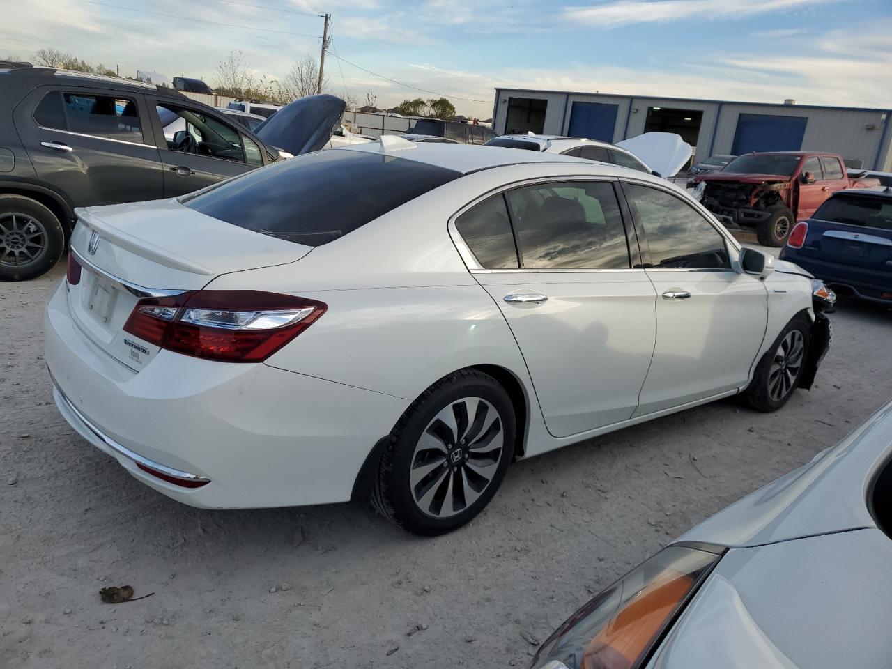 Изображение 3 2017 HONDA ACCORD HYBRID EXL 2017 с VIN JHMCR6F51HC030920