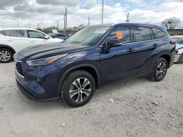 Image 1 of 2022 TOYOTA HIGHLANDER XLE 2022 with VIN 5TDGZRAH0NS544628