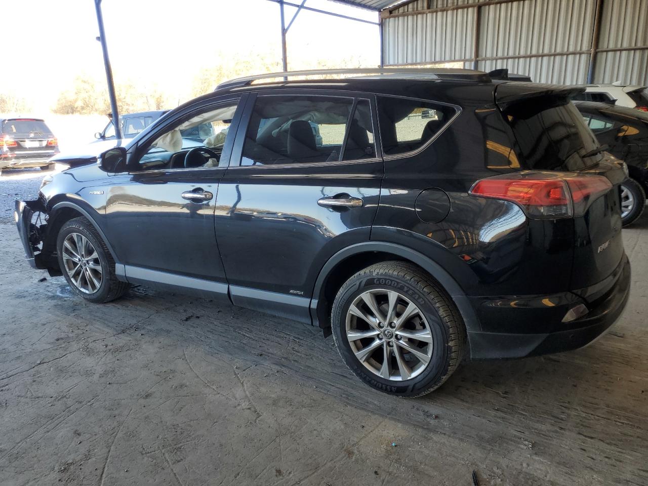 Изображение 2 2017 TOYOTA RAV4 HV LIMITED 2017 с VIN JTMDJREV6HD059954