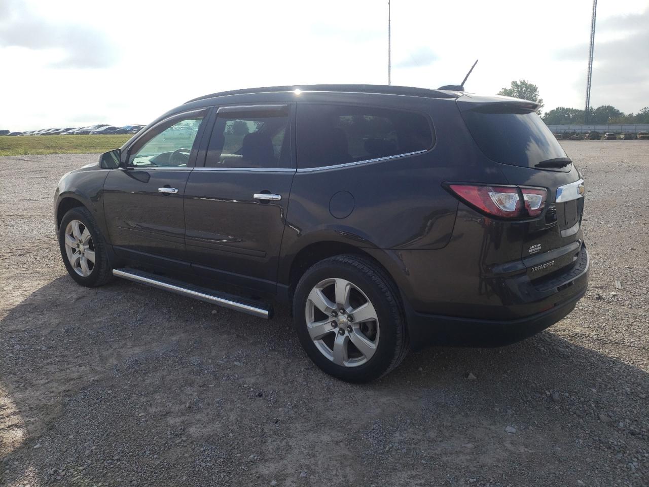 Obraz 2 z 2017 CHEVROLET TRAVERSE LT 2017 z VIN 1GNKRGKD4HJ318482