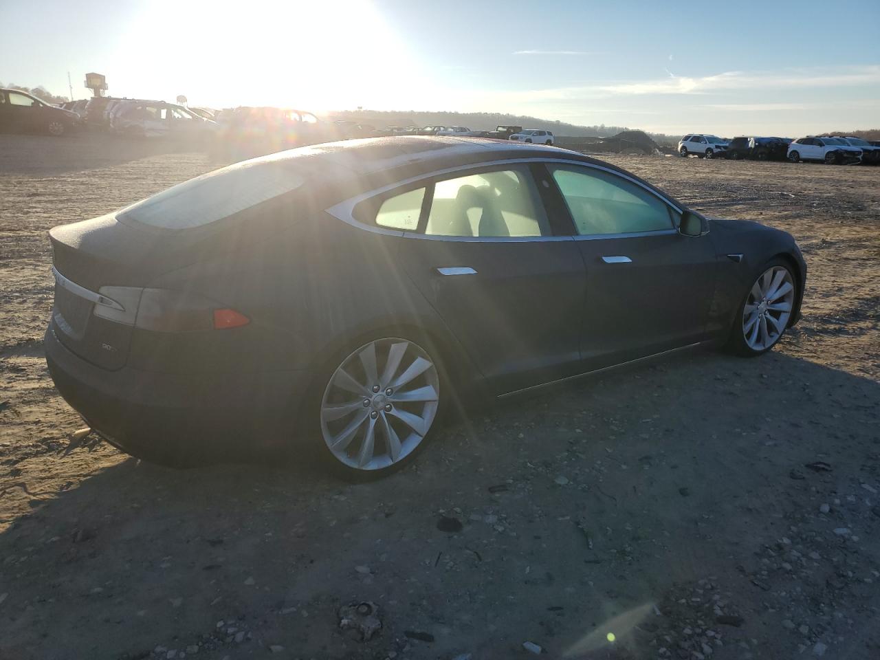 Obraz 3 z 2017 TESLA MODEL S  2017 z VIN 5YJSA1E25HF195807