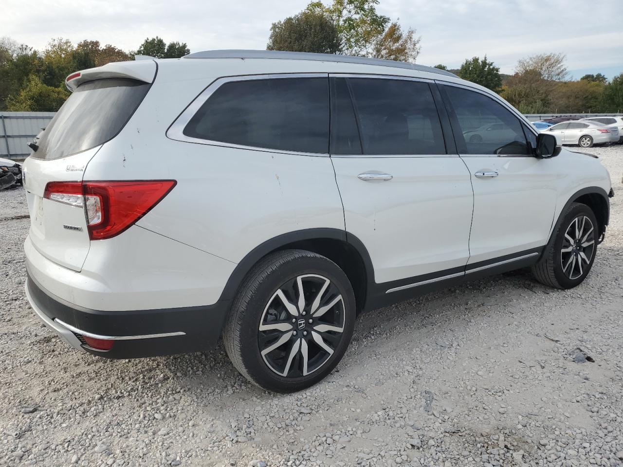 Obraz 3 z 2021 HONDA PILOT TOURING 2021 z VIN 5FNYF5H6XMB040231