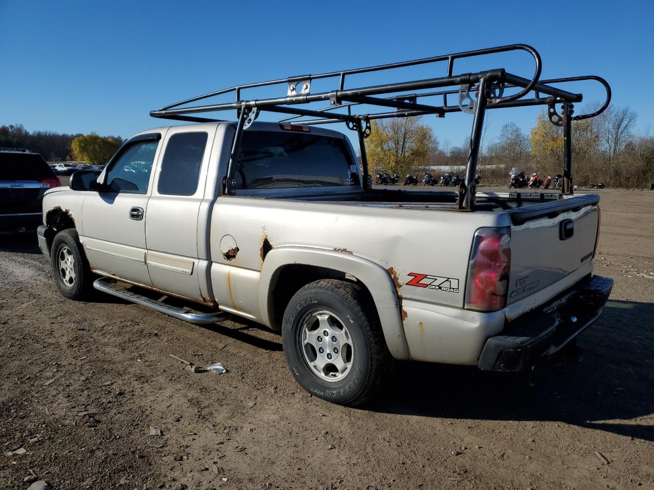 Image 2 of 2004 CHEVROLET SILVERADO K1500 2004 with VIN 2GCEK19T841352904