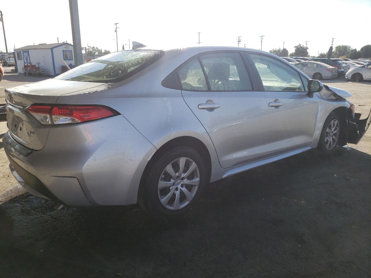Obraz 3 z 2021 TOYOTA COROLLA LE 2021 z VIN JTDEPMAE1MJ156244