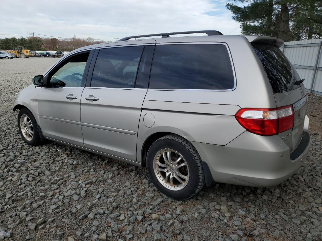 Image 2 of 2006 HONDA ODYSSEY TOURING 2006 with VIN 5FNRL38846B076132