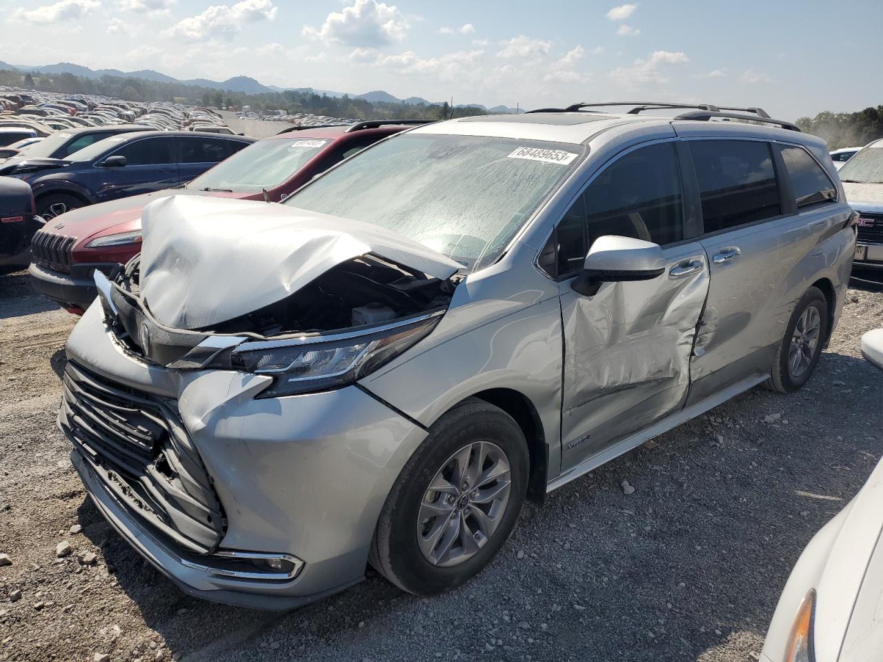 Toyota Sienna Xle 2021 image