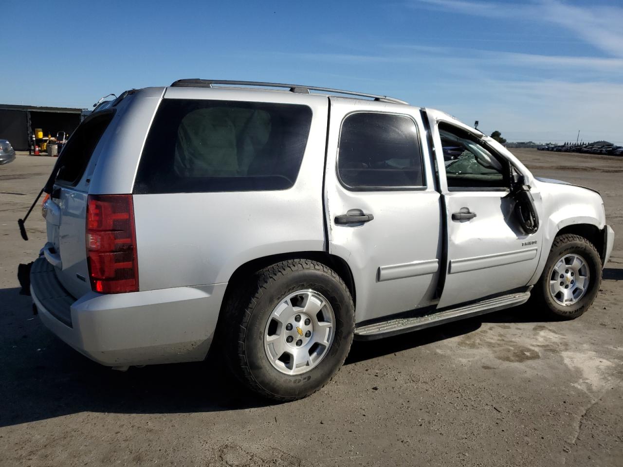 Изображение 3 2010 CHEVROLET TAHOE C1500  LS 2010 с VIN 1GNUCAE03AR132343