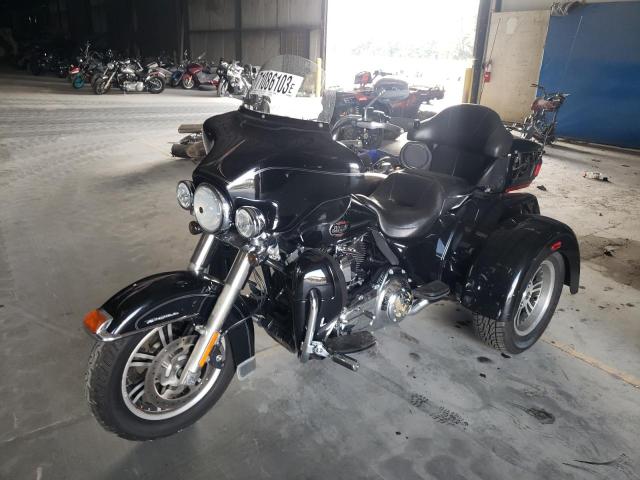 Image 2 of 2013 HARLEY-DAVIDSON FLHTCUTG TRI GLIDE ULTRA CLASSIC 2013 with VIN 1HD1MAM13DB856550