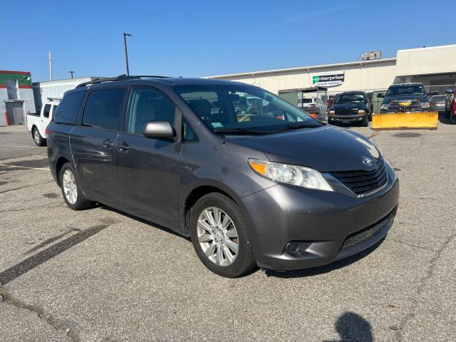 2011 TOYOTA SIENNA LE 2011 image