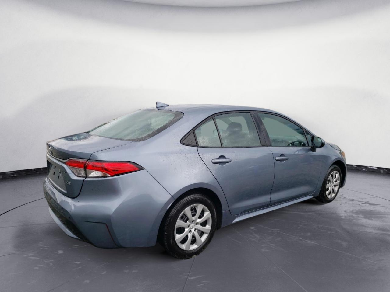 Obraz 3 z 2022 TOYOTA COROLLA LE 2022 z VIN 5YFEPMAE2NP277216