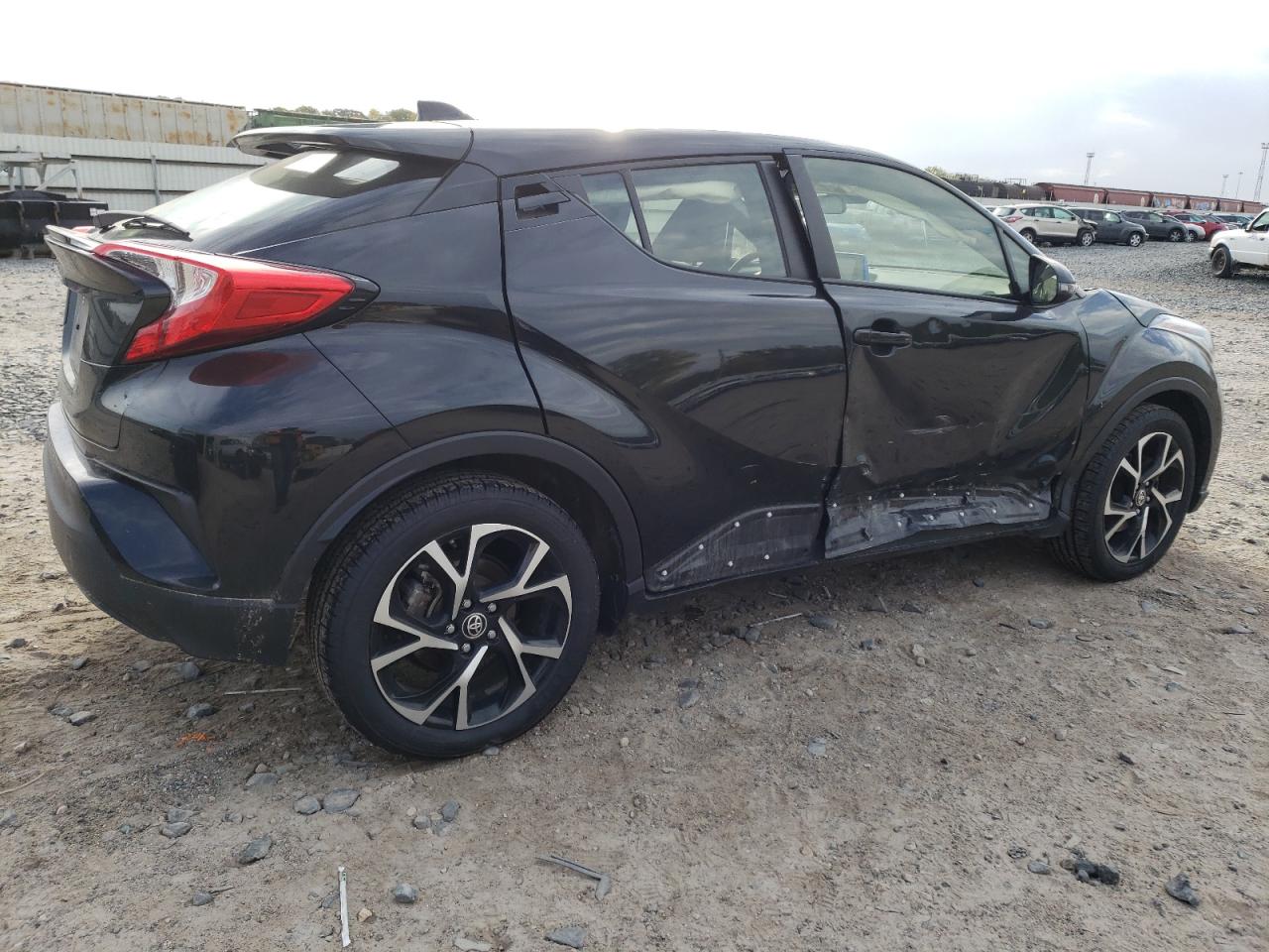 Image 3 of 2020 TOYOTA C-HR XLE 2020 with VIN JTNKHMBX2L1091611