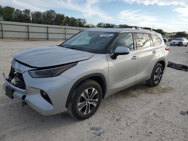 Obraz 1 z 2022 TOYOTA HIGHLANDER XLE 2022 z VIN 5TDGZRAH1NS550647
