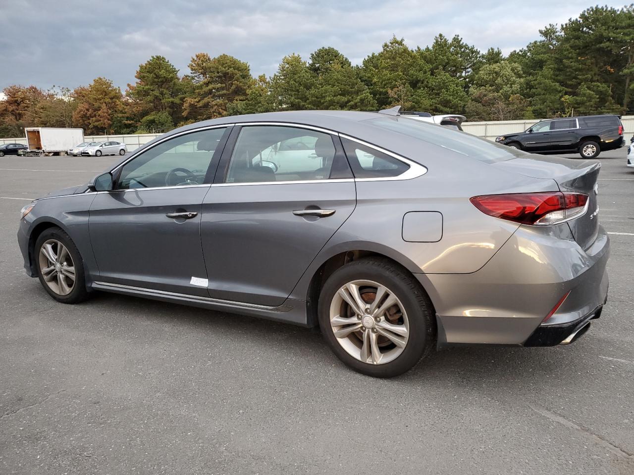 Image 2 of 2019 HYUNDAI SONATA LIMITED 2019 with VIN 5NPE34AF0KH743805
