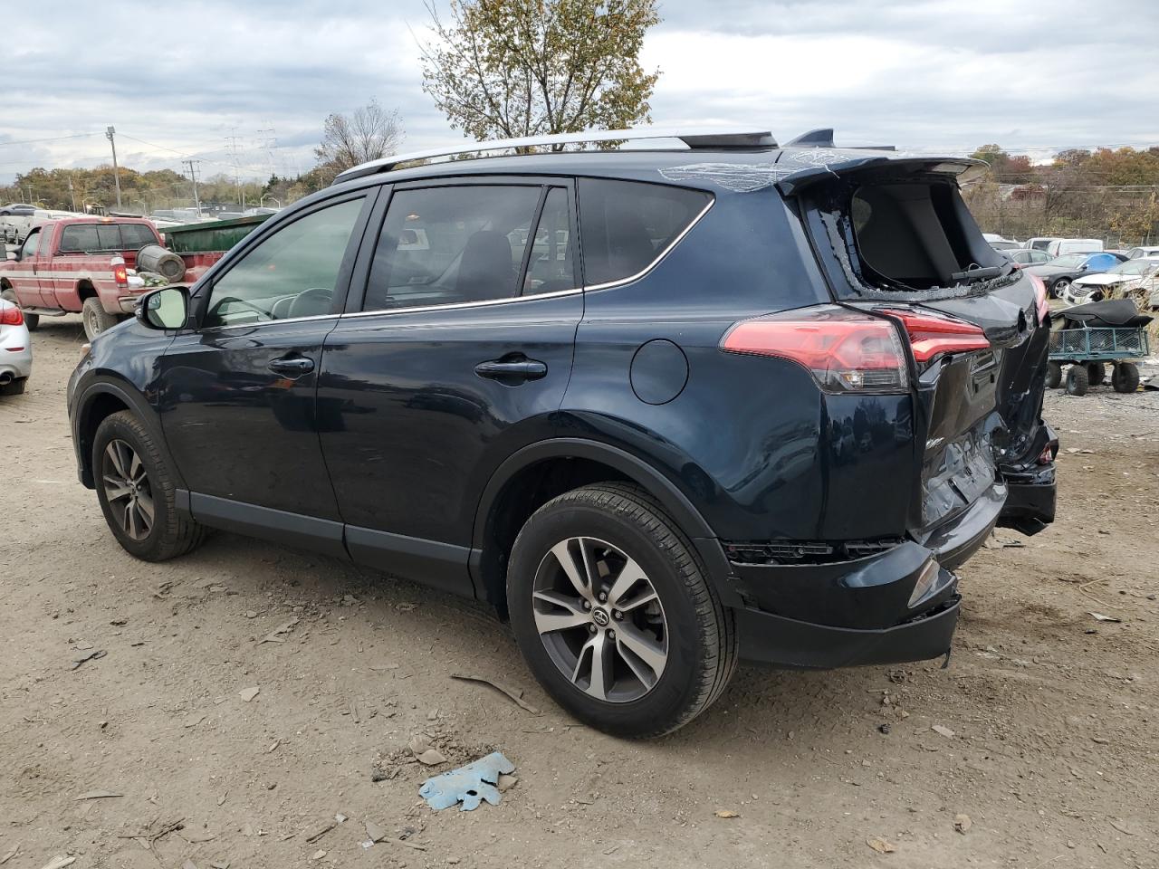 Изображение 2 2017 TOYOTA RAV4 XLE 2017 с VIN JTMWFREV5HJ110372